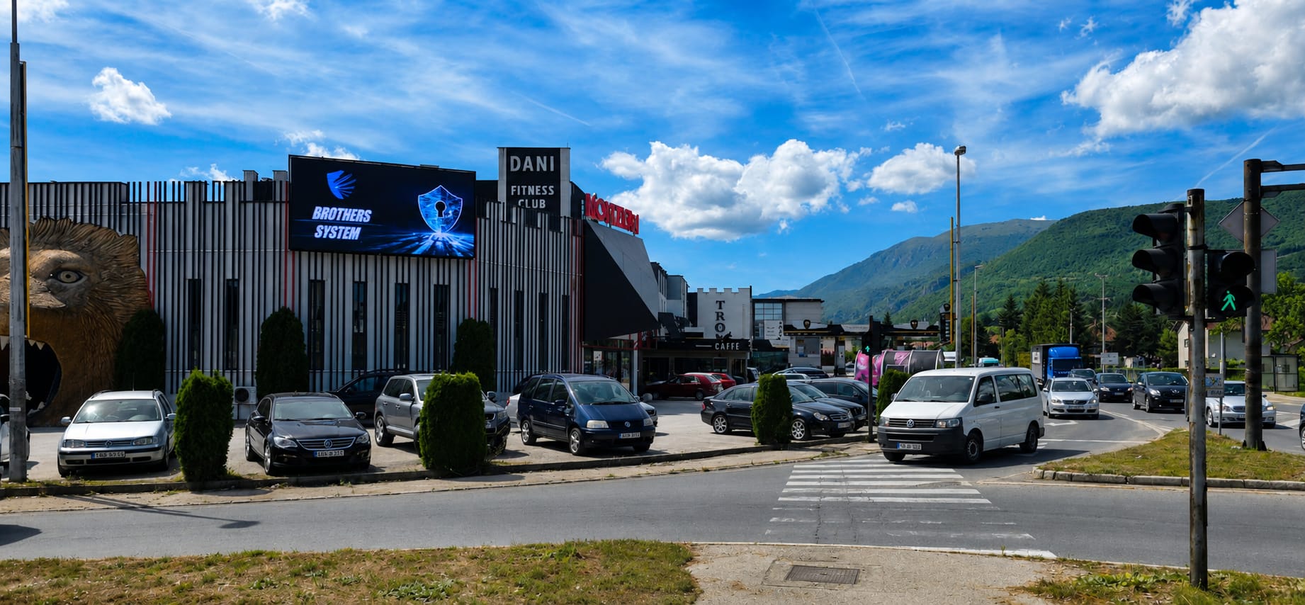 Petrus Media LED zaslon danju kod TRON-a
